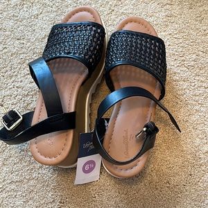 NWT platform sandals